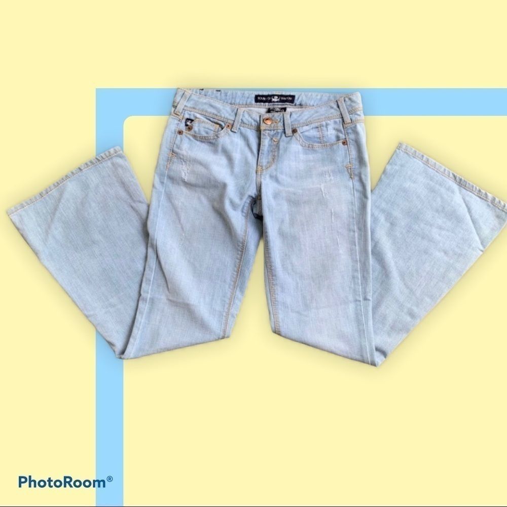 *SALE* EUC Source of Wisdom Distressed Sz 9 Jean